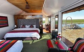 Uros Waliski Lodge